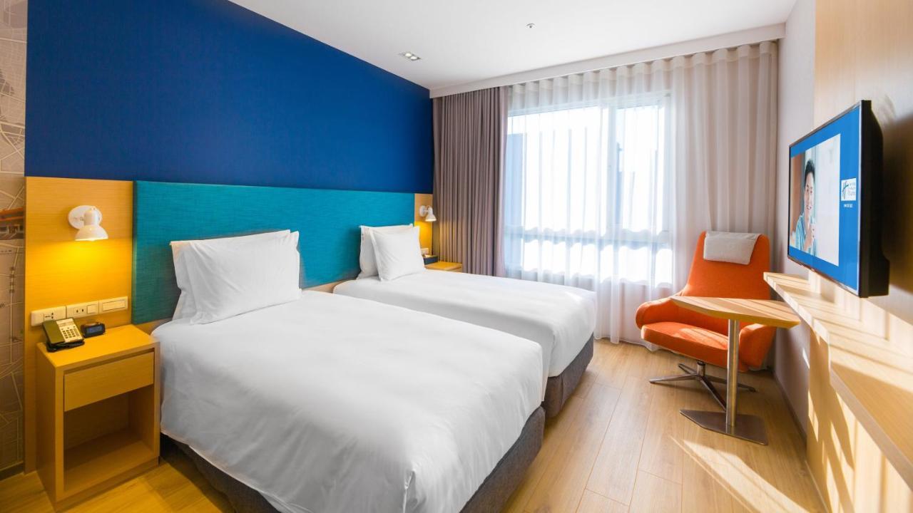 Holiday Inn Express Taichung Fengchia By Ihg Exterior photo