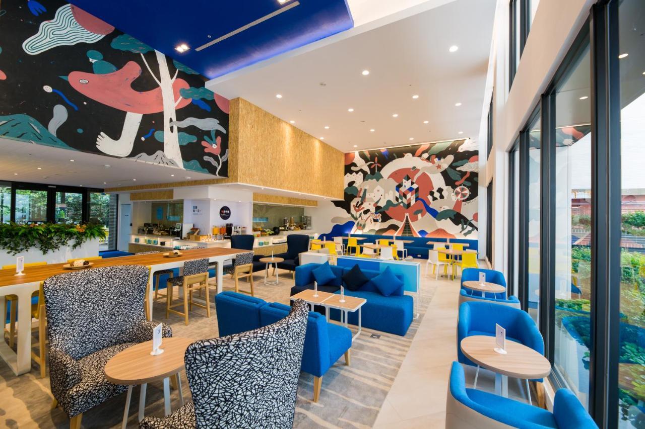 Holiday Inn Express Taichung Fengchia By Ihg Exterior photo